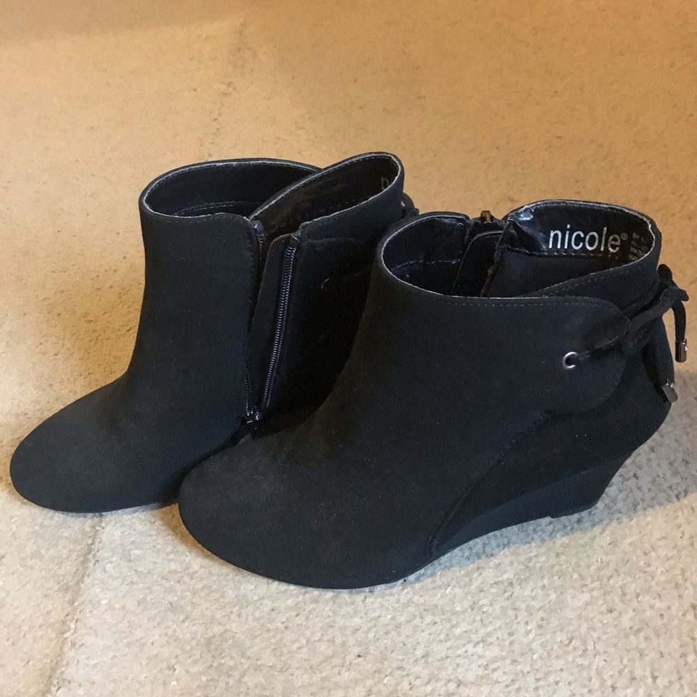 Size 8 black booties